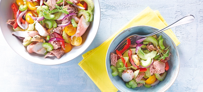 Sommerlicher Thunfisch-Meeresfrüchtesalat als Beilage zum Grillen