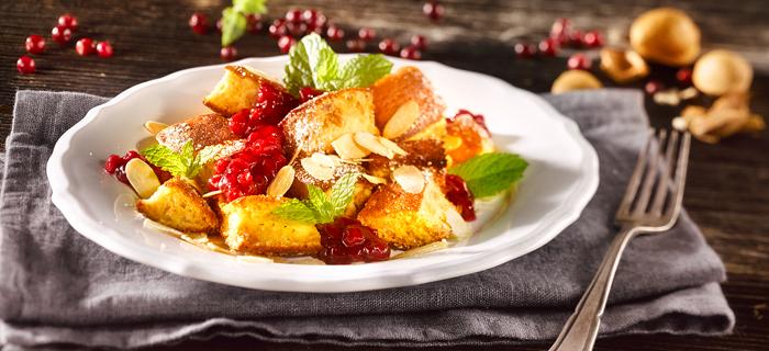 Honig-Spekulatiusschmarrn mit Preiselbeerkompott