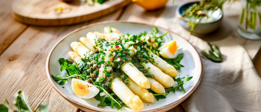 Spargel in Kräuterdressing mit Ei und Rucola