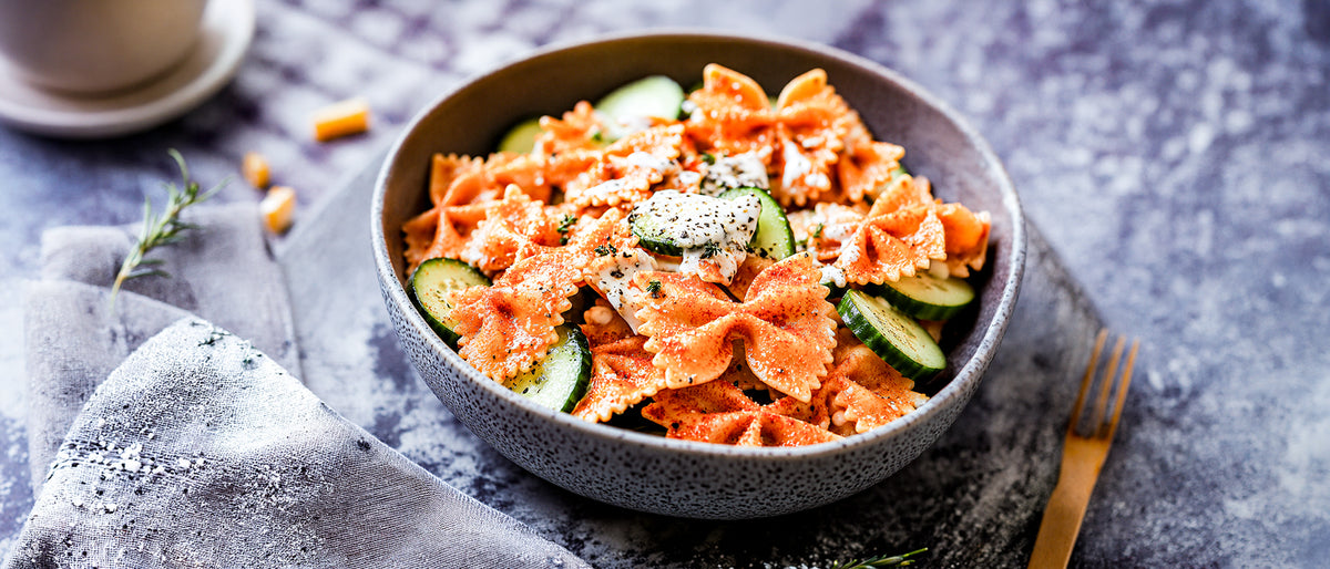 Crispy Pasta Salad mit Thunfisch & Joghurt-Zitronen-Dressing