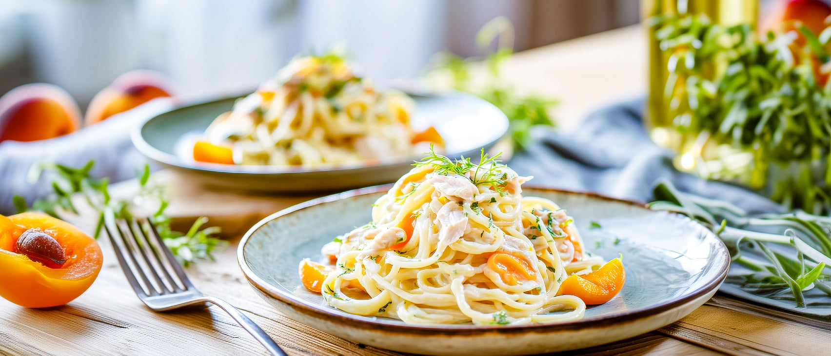 Spaghetti-Nester mit Aprikosen und Hühnchen