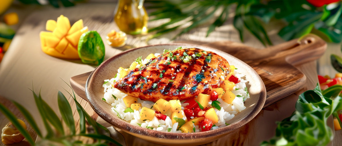 Gegrillte Curry-Hähnchenbrust mit fruchtigem Reissalat