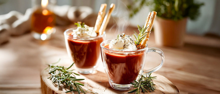 Tomatencappuccino mit Ginsahne und Rosmarin-Grissini