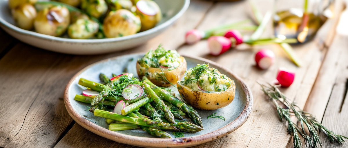Veganes Spargel-Radieschen-Gemüse mit Kräuterkartoffeln