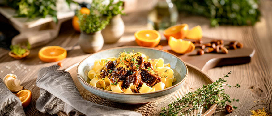 Rehragout in Orangensoße mit Haselnuss-Nudeln