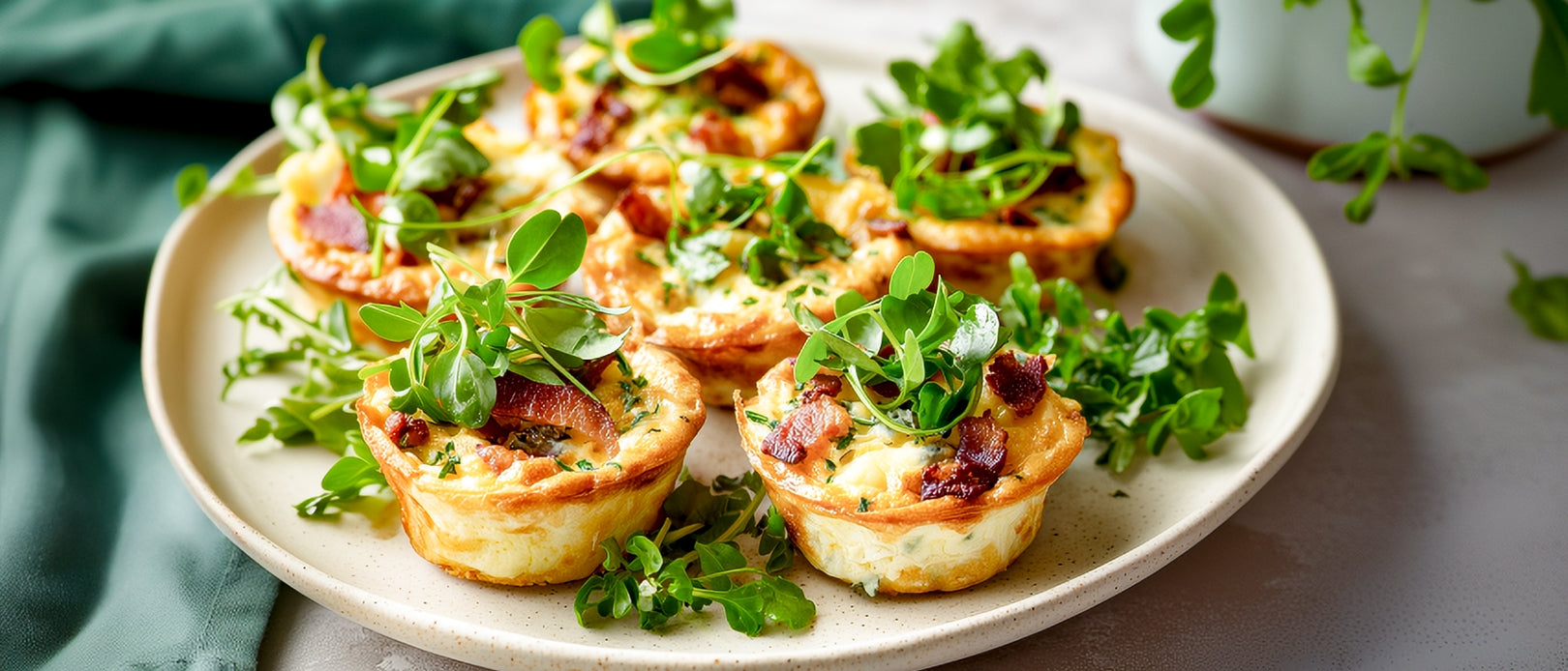 Feldsalat mit Kartoffeldressing und Mini-Flammkuchen