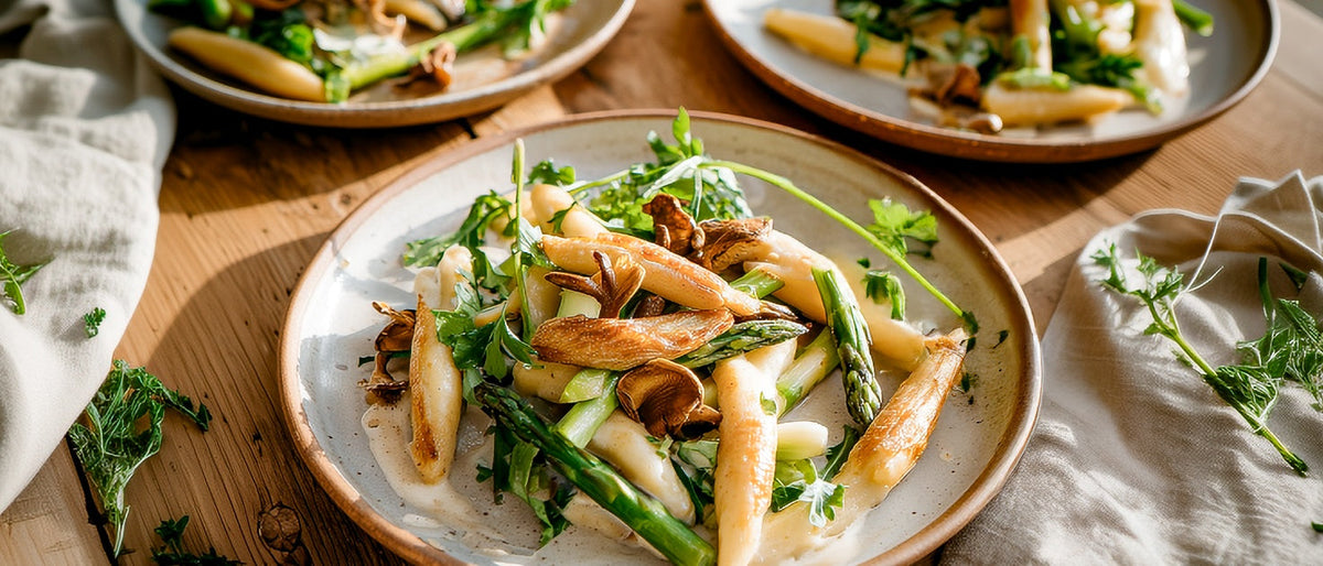 Gebratene Schupfnudeln mit Spargel-Pfifferlingfrikassee