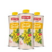 Drei Flaschen GEFRO Klassik Omega-3 Speiseöl, nicht raffiniert, mit gelbem Verschluss und Rapsblütenmotiv