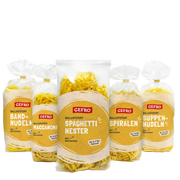 Fünf Packungen GEFRO Ballaststoff-Nudeln in verschiedenen Sorten, mittig Spaghetti-Nester, freigestellt gezeigt.