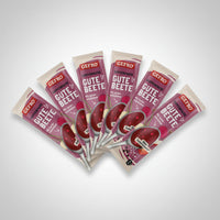 Sechs Verpackungen der GEFRO „Suppenpause Gute Beete“ sind fächerförmig auf hellem Hintergrund angeordnet. Die pink gestalteten Packungen zeigen eine rote Beete-Suppe mit Zutatenabbildungen und den Hinweis auf verschiedene Geschmacksvarianten.