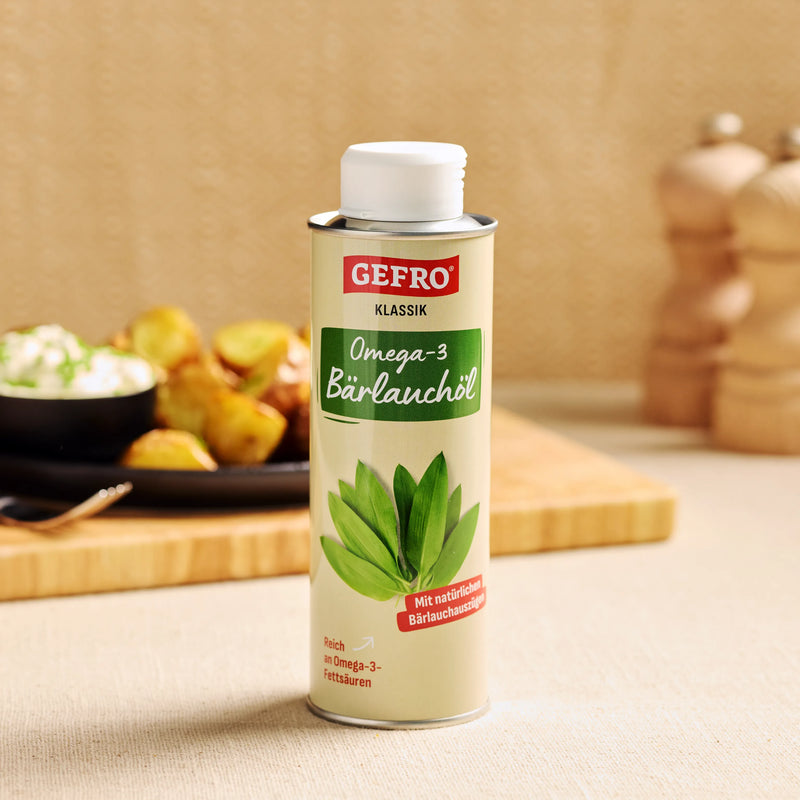 GEFRO Klassik Omega-3 Bärlauchöl in Dose auf Küchentisch, davor als Produktfoto für Küche und Salate inszeniert