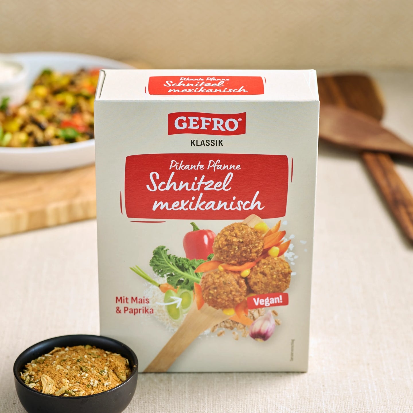 Verpackung von GEFRO Klassik Schnitzel mexikanisch, vegane Würzmischung mit Mais und Paprika auf einem Tisch.