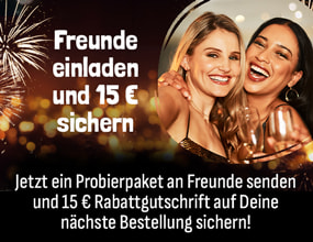 „Zwei lächelnde Frauen in Winterkleidung mit Text: ‚100 % Genuss verschenken – kostenloses Probierpaket verschenken und 15 € Rabattgutschrift sichern‘.“