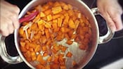 Video: Karotten-Mangosuppe mit Pfefferhühnchen