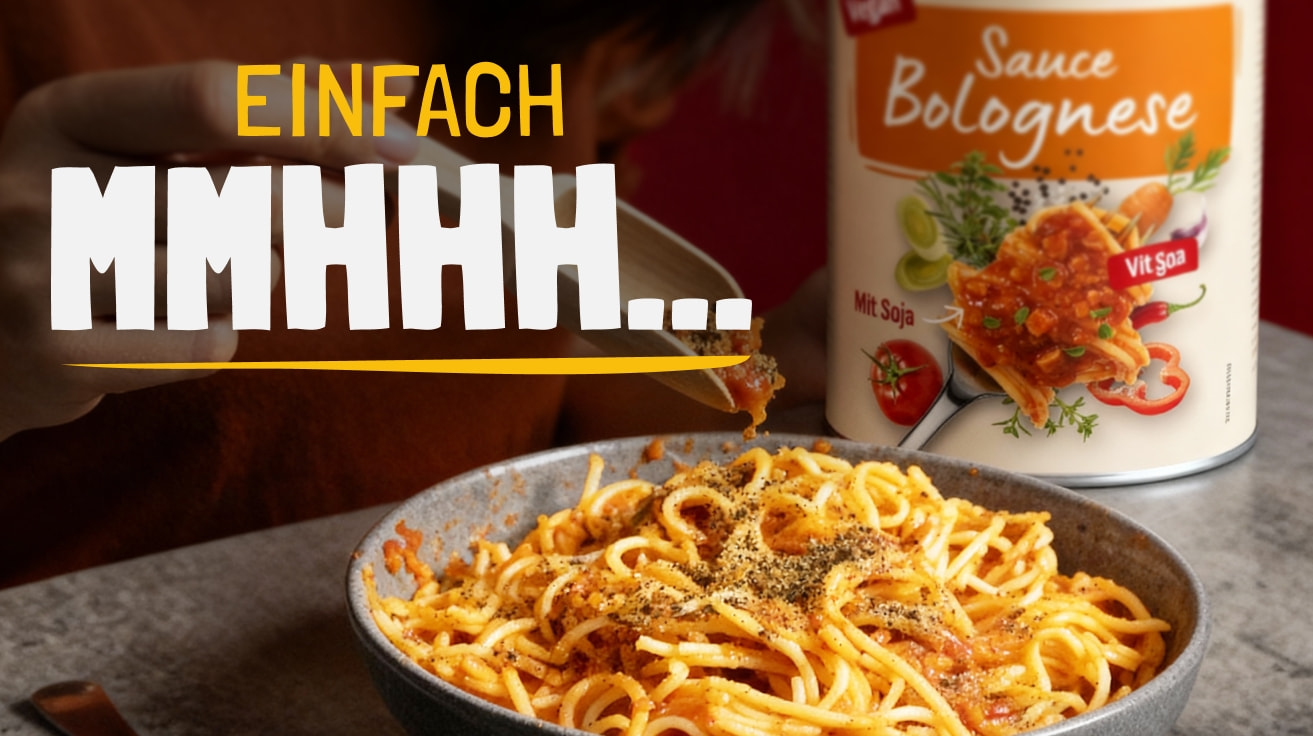Nahaufnahme eines Tellers mit Spaghetti und würziger Bolognese-Sauce. Dahinter steht eine Dose „GEFRO Sauce Bolognese mit Soja“. Darüber in großer Schrift: „EINFACH MMHHH...“ in Gelb und Weiß.