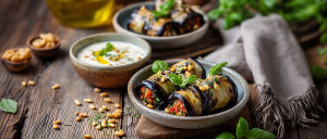 Auberginenröllchen mit Knoblauch-Kräuterdip