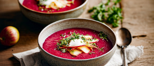 Rote Beete-Lauchcremesuppe mit Apfel