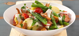 Kartoffelsalat mit grünen Bohnen und Pfifferlingen