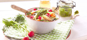 Frühlingsminestrone mit Pesto Verde