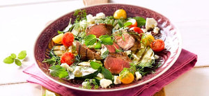 Gegrilltes Lamm mit Zucchini, Feta und Kräutern