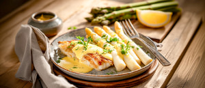 Zanderfilet mit Spargel und Senfhollandaise