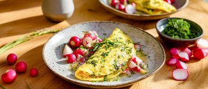 Kr&auml;uteromelett mit Spargel in Radieschenvinaigrette