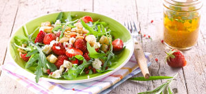 Erdbeer-Rucolasalat mit Estragondressing