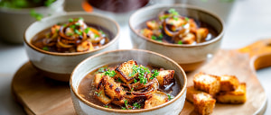 Geschmolzene Brotsuppe mit R&ouml;stzwiebeln