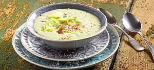 Lauchcremesuppe mit Kokos und Datteln