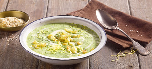 Spinatcremesuppe mit gerösteten Kartoffeln