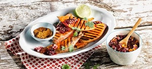 Gegrillte Süßkartoffeln mit Kirsch-Macadamia-Salsa