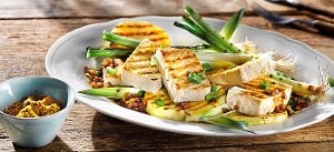Gegrillter Tofu mit Ananas und Frühlingszwiebeln