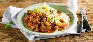 Gebratene Herbstpilze mit Apfel und Kartoffelstampf