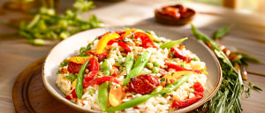 Sommerliches Risotto mit Pilzen, Paprika, Zuckerschoten und Chorizo