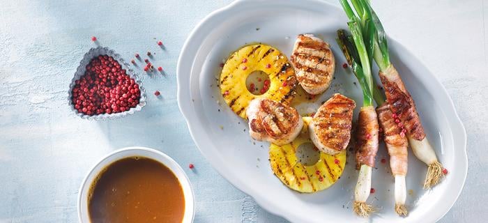 Gegrilltes Schweinefilet mit Ananas &amp; Speck-Lauchzwiebeln | GEFRO