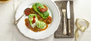 Kohlrouladen mit Ricottafüllung in Preiselbeer-Maronensoße
