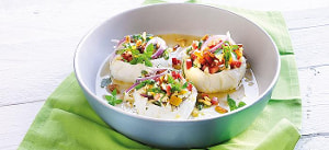 Mozzarella mit Tomatensalat gefüllt