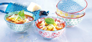 Tomatensuppe mit Pasta und Kartoffeln