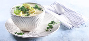 Wurzelgemüsecremesuppe mit knuspriger Petersilie