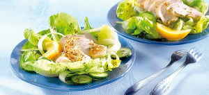Zitronenhuhn auf Kopfsalat mit Kräuterdressing