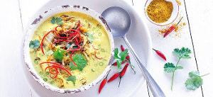 Zwiebel-Kokos-Suppe mit Curry