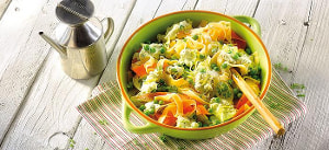 Bandnudeln mit Möhren, Erbsen und Ricotta