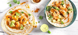 Fischwraps mit Garnelen und Koriander-Tomatensoße