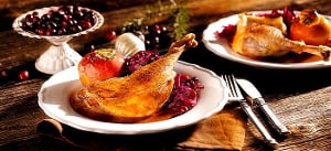 Gänsekeule mit Glühweinsoße und Cranberry-Rotkohl