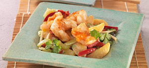 Garnelen auf Kartoffelsalat in Kokosdressing