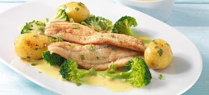 Gebratene Scholle mit Senfhollandaise und Brokkoli
