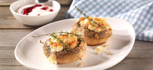 Gegrillte Riesenchampignons mit Brie überbacken und Preiselbeerdip