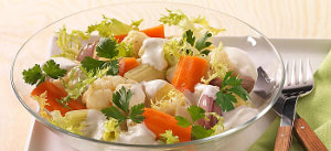 Gemüse-Kartoffelsalat mit Schmanddressing