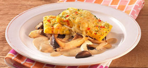 Gratinierte Gemüsepolenta mit Pilzsoße