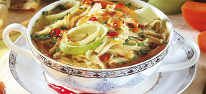 Gemüsesuppe mit Pfannkuchenstreifen